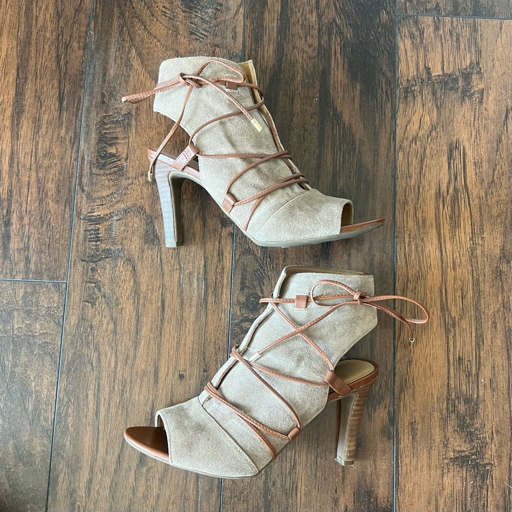 Franco Sarto tan peep toe ankle booties, camel strappy bow, Size 7